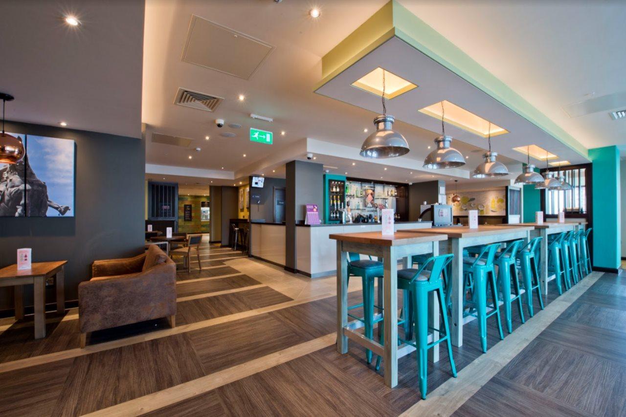 Premier Inn Leeds City Centre Exterior photo